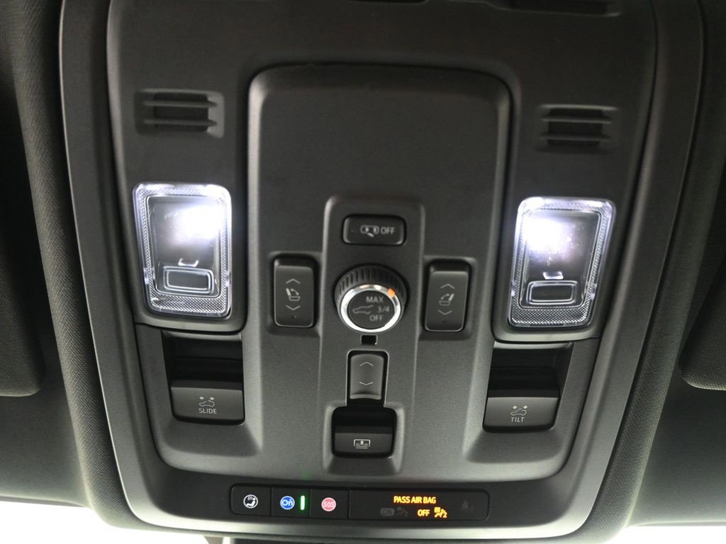 New 2025 GMC Yukon XL Denali w/ Denali Reserve Package image 17