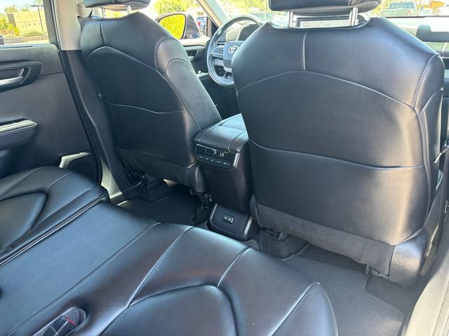 Used 2023 Toyota Highlander XLE FWD image 13
