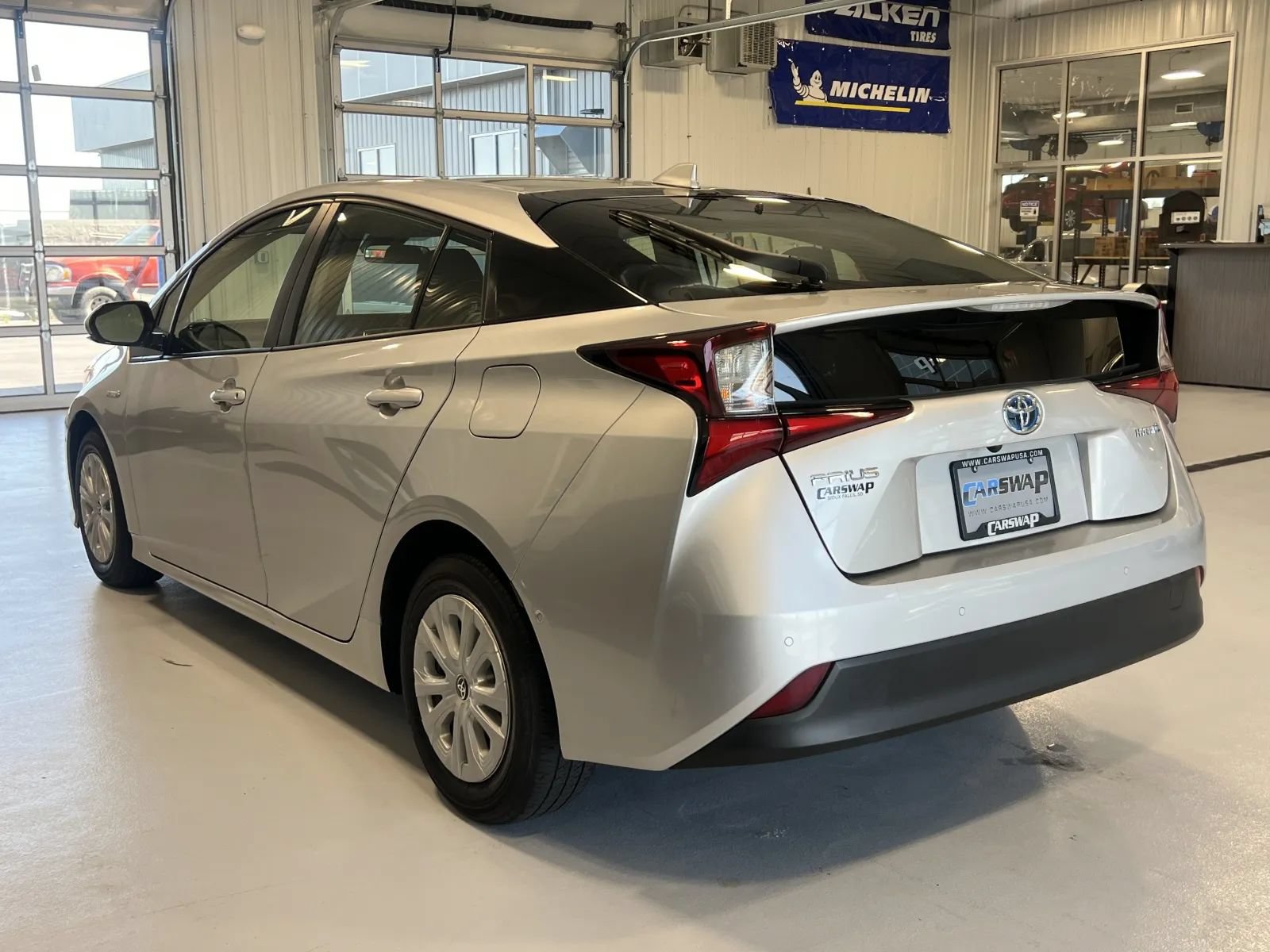 Used 2019 Toyota Prius LE FWD image 5