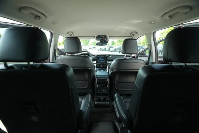 Used 2022 Jeep Grand Cherokee L Limited AWD/4WD image 24