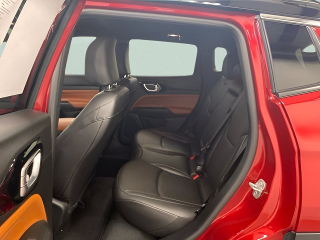 Used 2025 Jeep Compass Limited AWD/4WD image 20