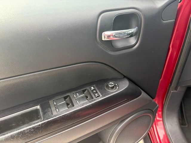 Used 2016 Jeep Patriot High Altitude AWD/4WD image 11