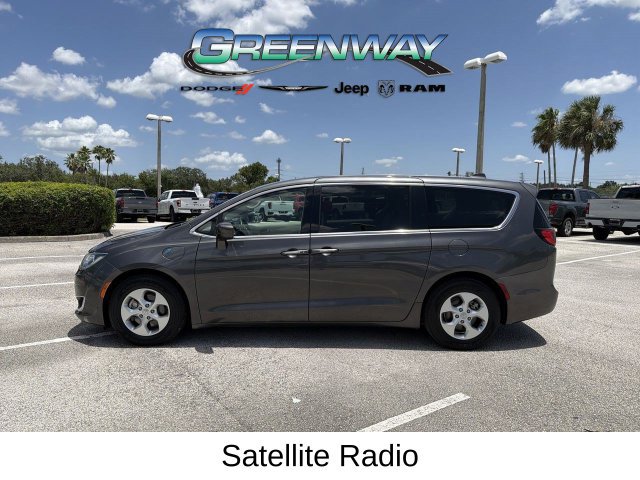 Used 2017 Chrysler Pacifica Touring Plus FWD image 6