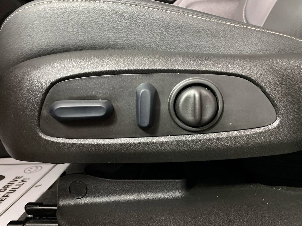 Certified 2023 GMC Acadia SLT w/ Trailering Package image 12