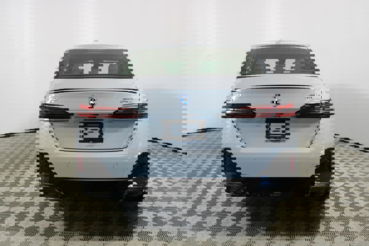 Used 2025 BMW i5 eDrive40i w/ M Sport Package image 45