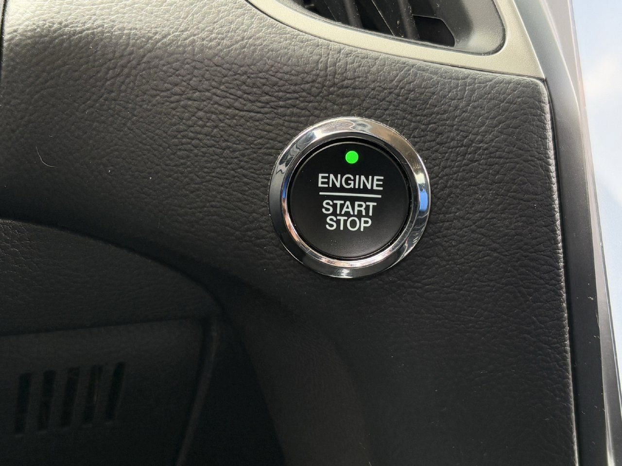 Used 2024 Ford Edge SE w/ Black Appearance Package AWD/4WD image 18