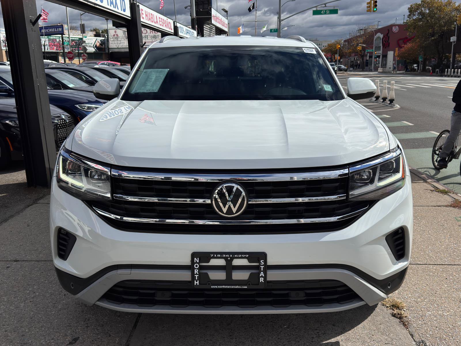 Used 2021 Volkswagen Atlas Cross Sport SE image 2