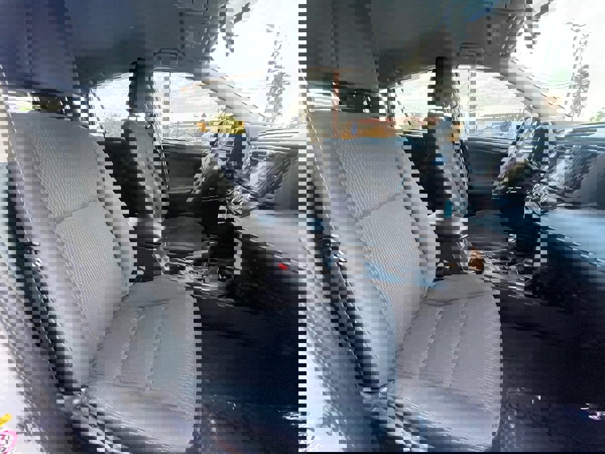 Used 2016 Toyota RAV4 LE image 13