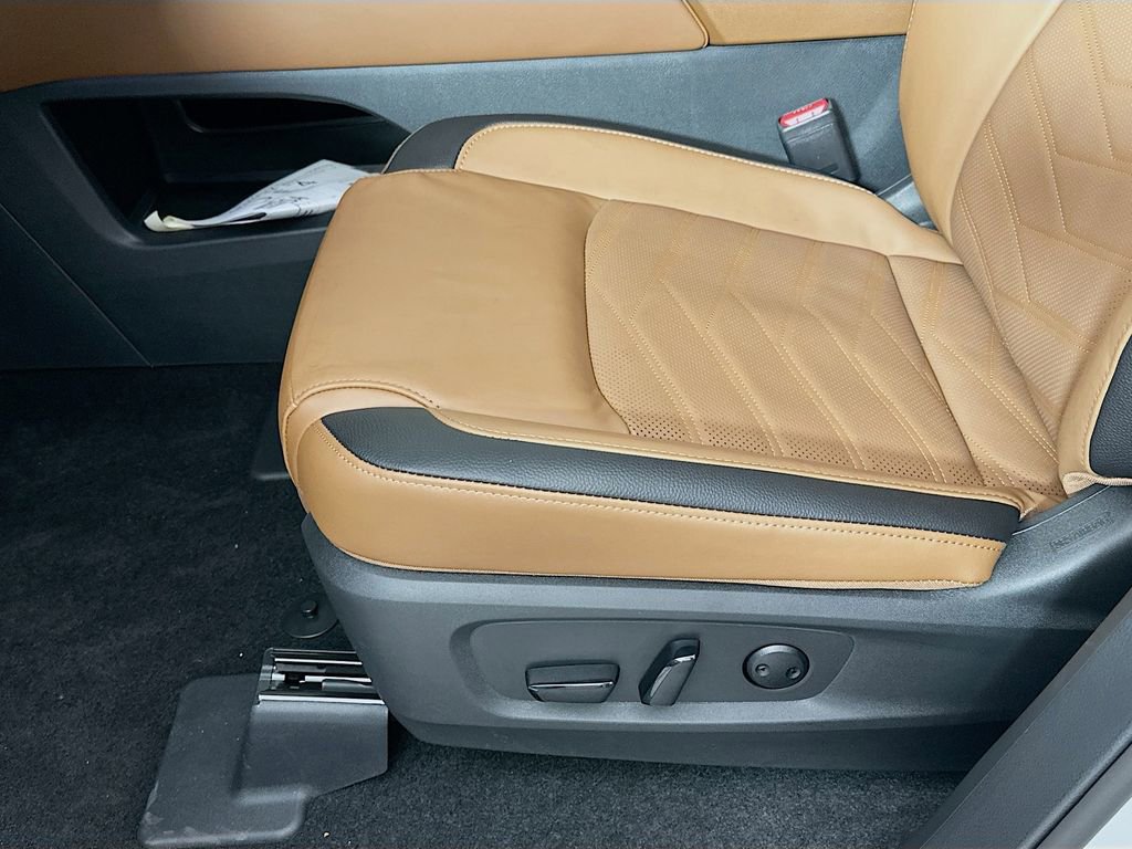 New 2025 Nissan Pathfinder Platinum w/ Black Appearance Package image 26