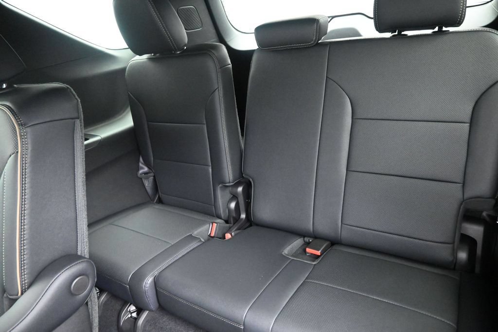 Used 2026 Chevrolet Traverse High Country FWD image 17