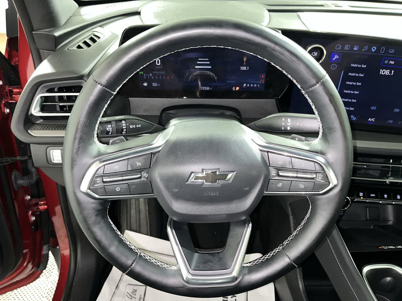 Used 2025 Chevrolet Traverse LT w/ Midnight/Sport Edition FWD image 16