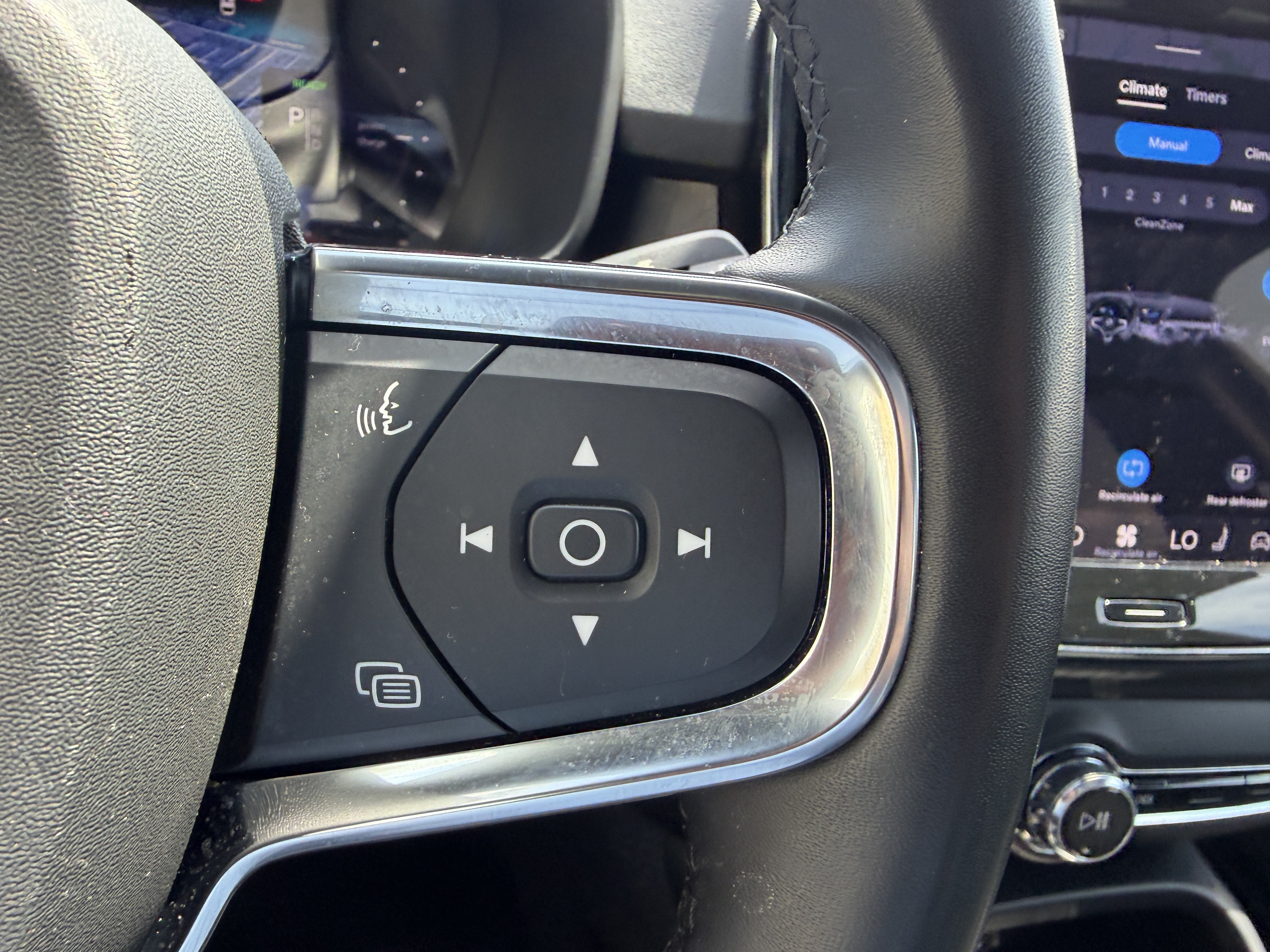 Certified 2023 Volvo C40 Recharge Core AWD/4WD image 26