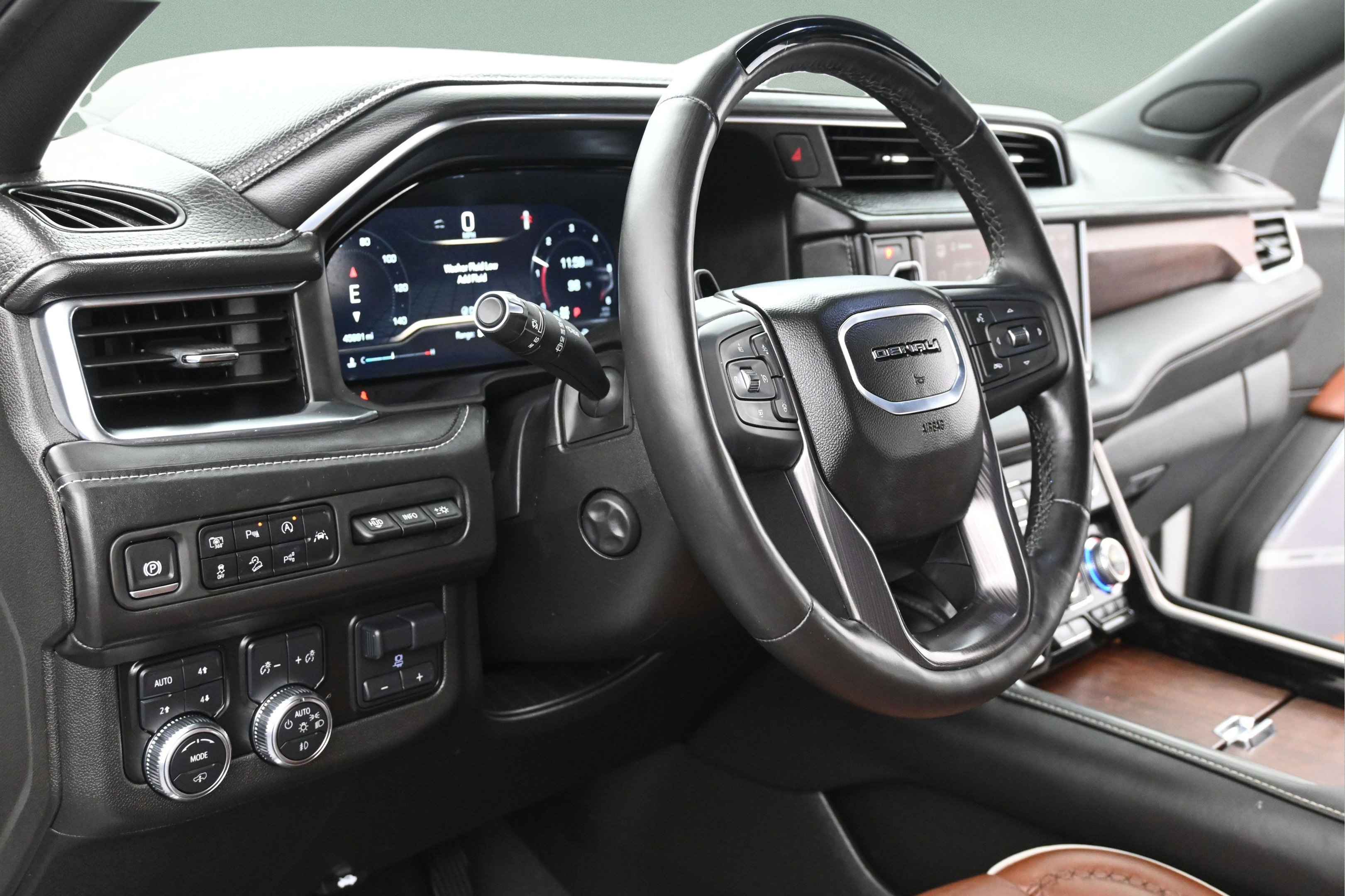 Used 2024 GMC Yukon Denali Ultimate AWD/4WD image 12