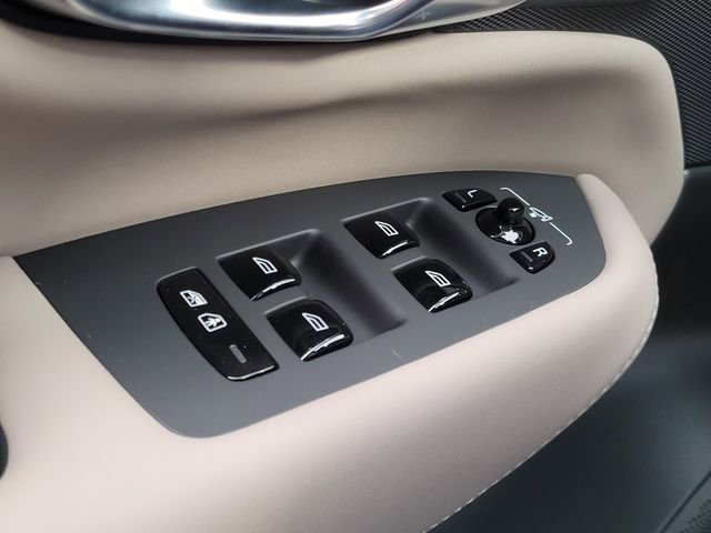 New 2026 Volvo XC90 B6 Plus w/ Protection Package Premier AWD/4WD image 21