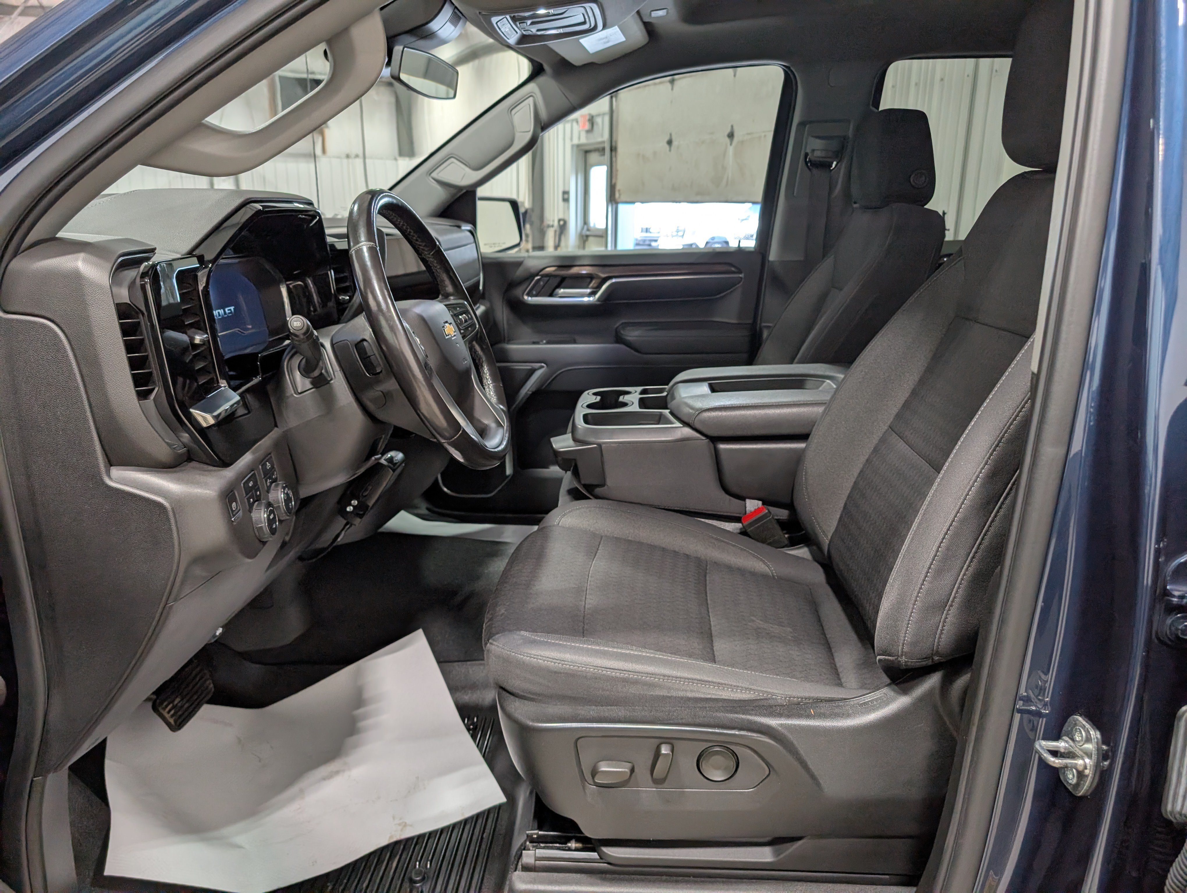 Used 2022 Chevrolet Silverado 1500 LT AWD/4WD image 16