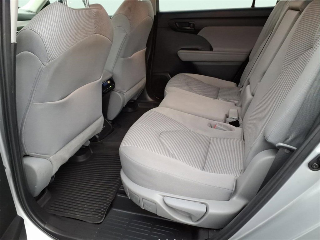 Used 2023 Toyota Highlander L image 14