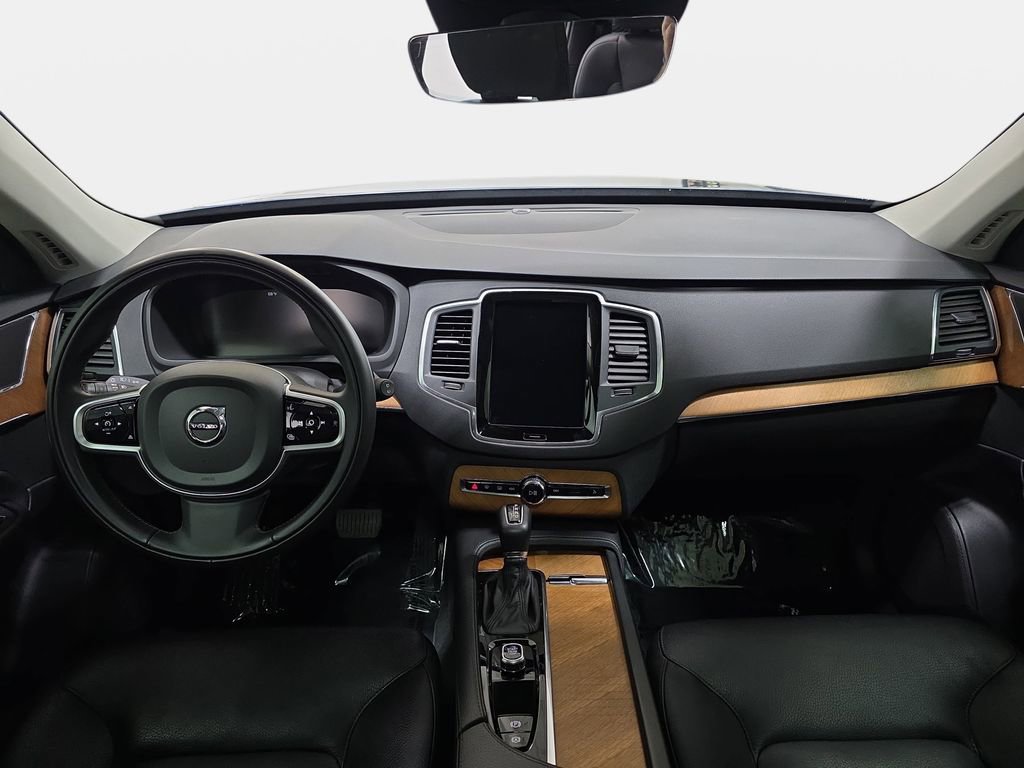 Used 2022 Volvo XC90 T6 Momentum w/ Climate Package AWD/4WD image 10