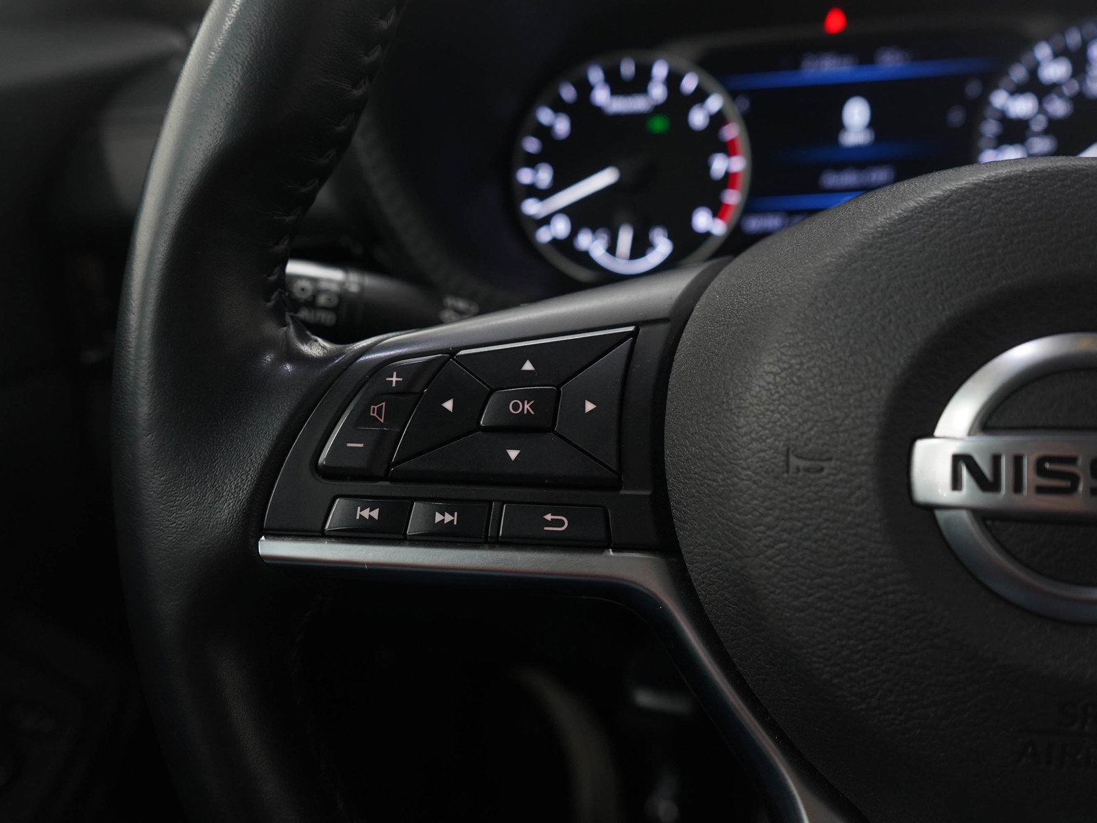 Used 2020 Nissan Sentra SV image 23