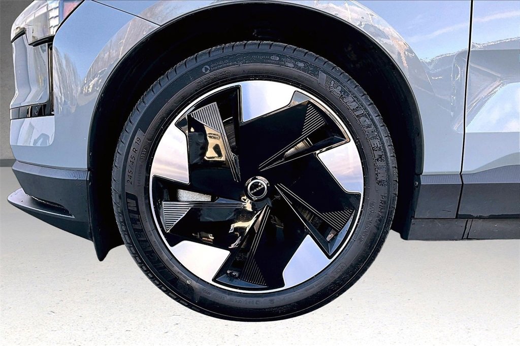 Used 2025 Volvo EX30 Plus w/ Climate Package image 33