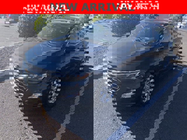 Used 2022 Chevrolet Malibu LT image 2