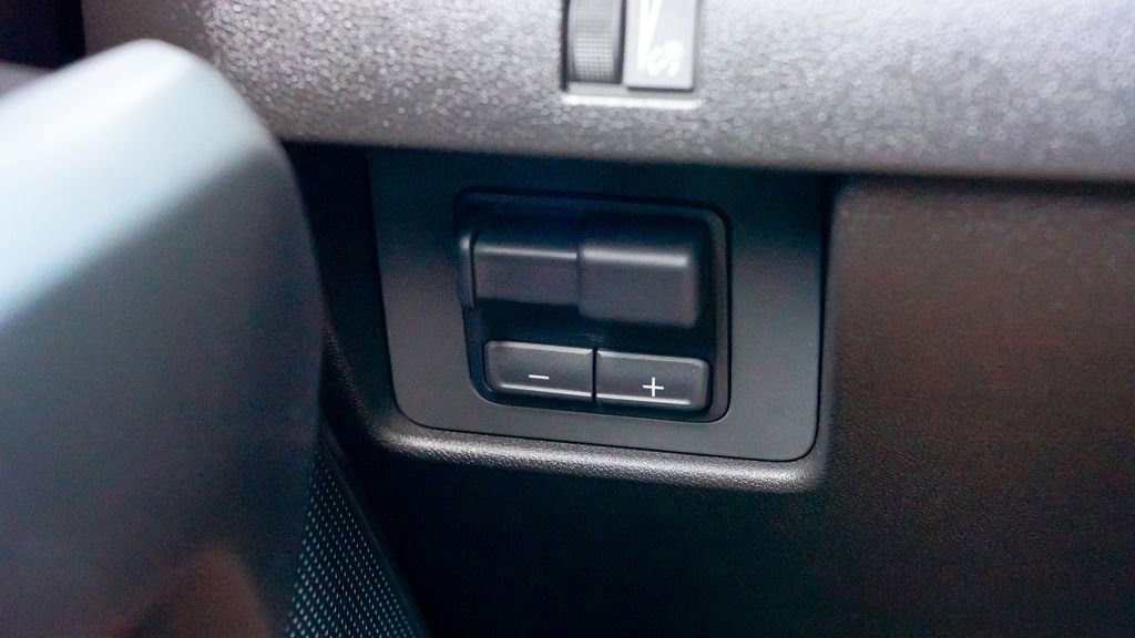 Used 2025 GMC Canyon Elevation image 25