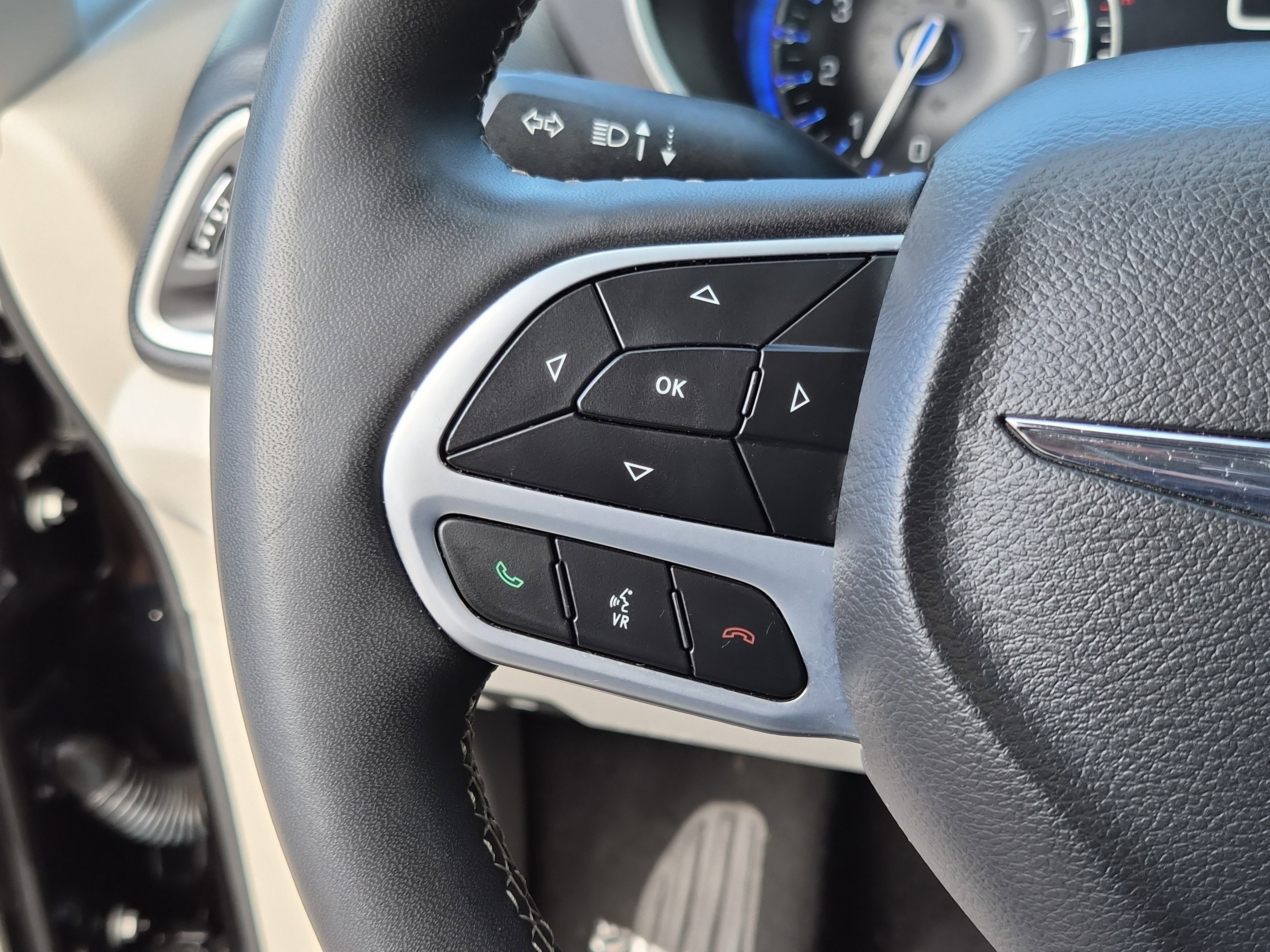 Used 2022 Chrysler Pacifica Touring-L image 21