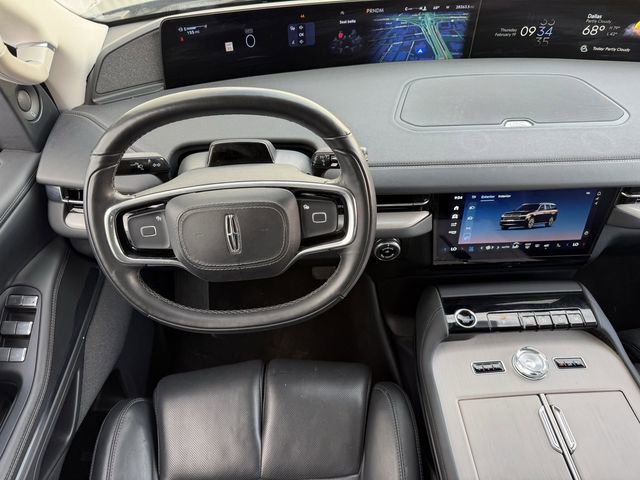 Used 2025 Lincoln Navigator Reserve image 11