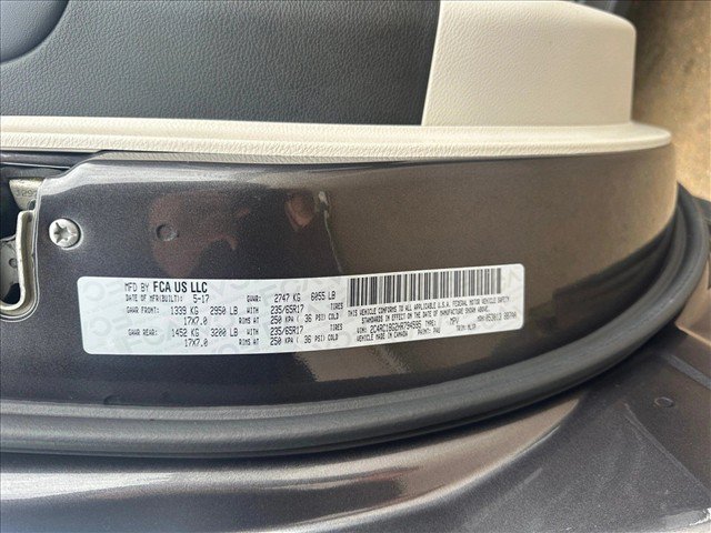 Used 2017 Chrysler Pacifica Touring-L FWD image 29