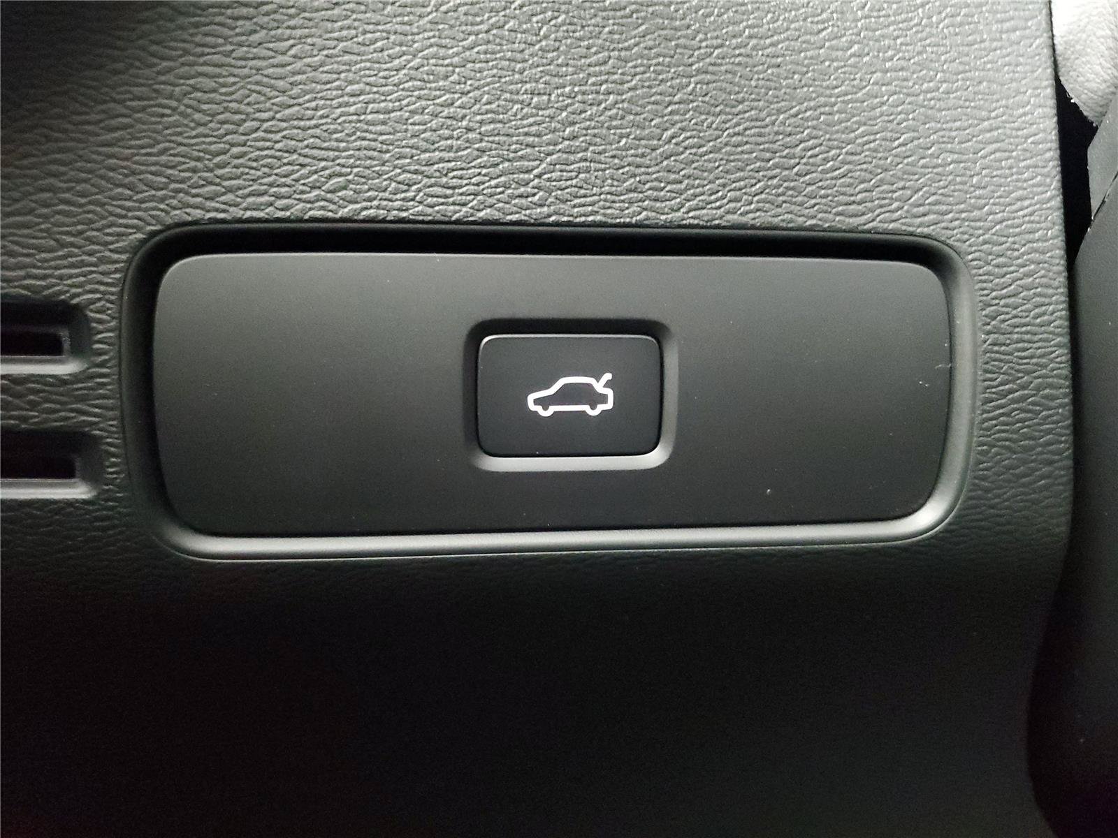 New 2026 Volvo XC40 B5 Plus w/ Protection Package Premier AWD/4WD image 35