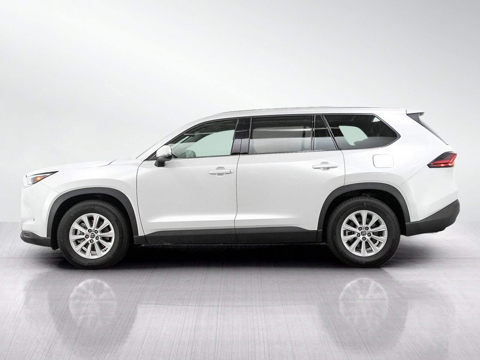 Used 2025 Toyota Grand Highlander AWD image 2