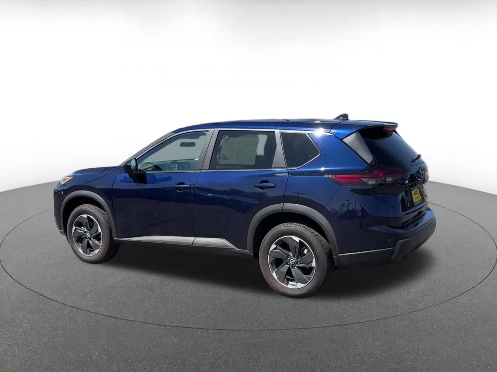 Used 2025 Nissan Rogue SV AWD/4WD image 9