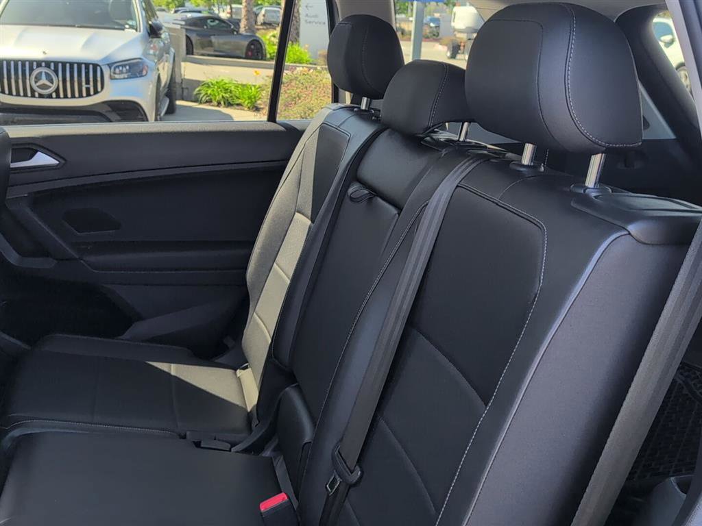 Used 2019 Volkswagen Tiguan SEL FWD image 14