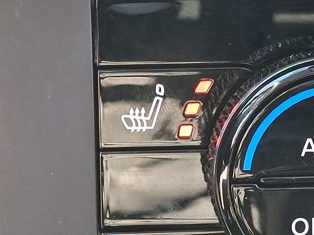 Used 2024 Nissan Rogue SV w/ SV Premium Package image 24