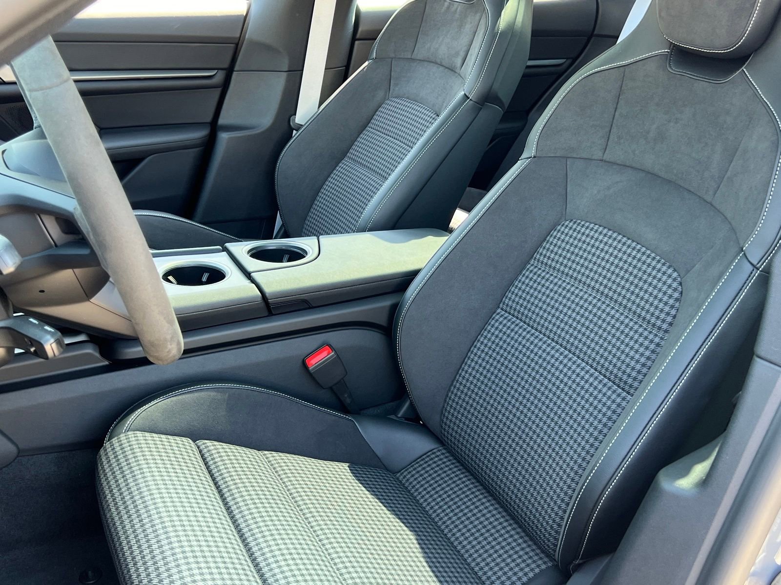 New 2025 Porsche Taycan image 5