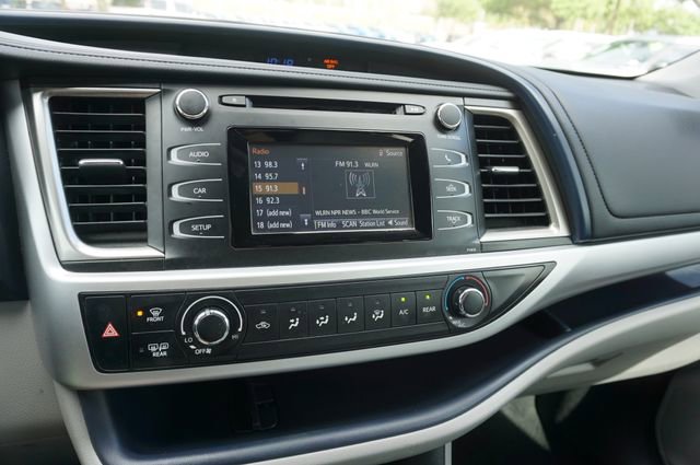 Used 2019 Toyota Highlander LE image 4