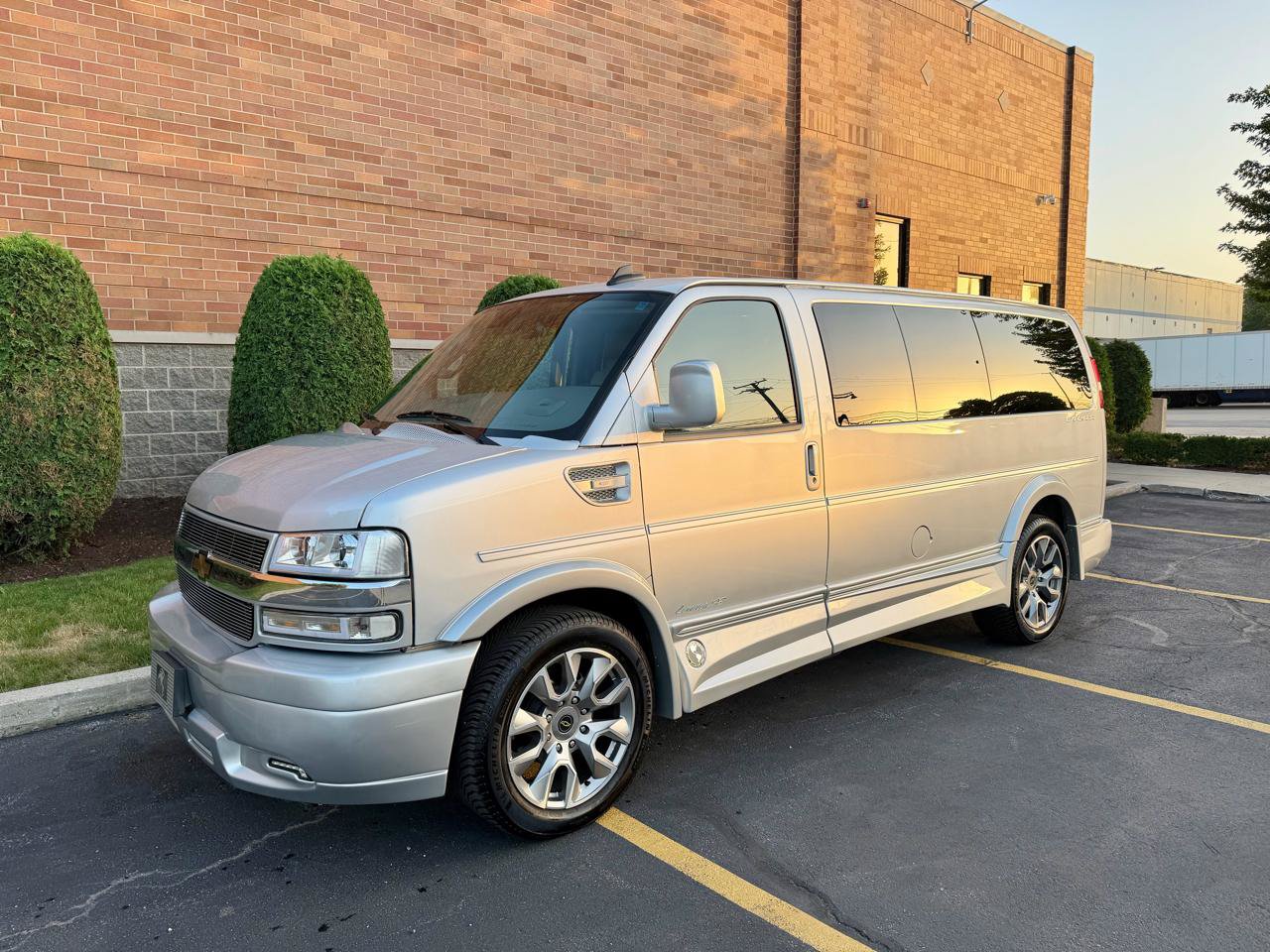 Used 2024 Chevrolet Express 2500 RWD image 2