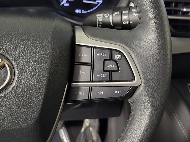 Used 2025 Toyota Sienna XLE FWD image 26