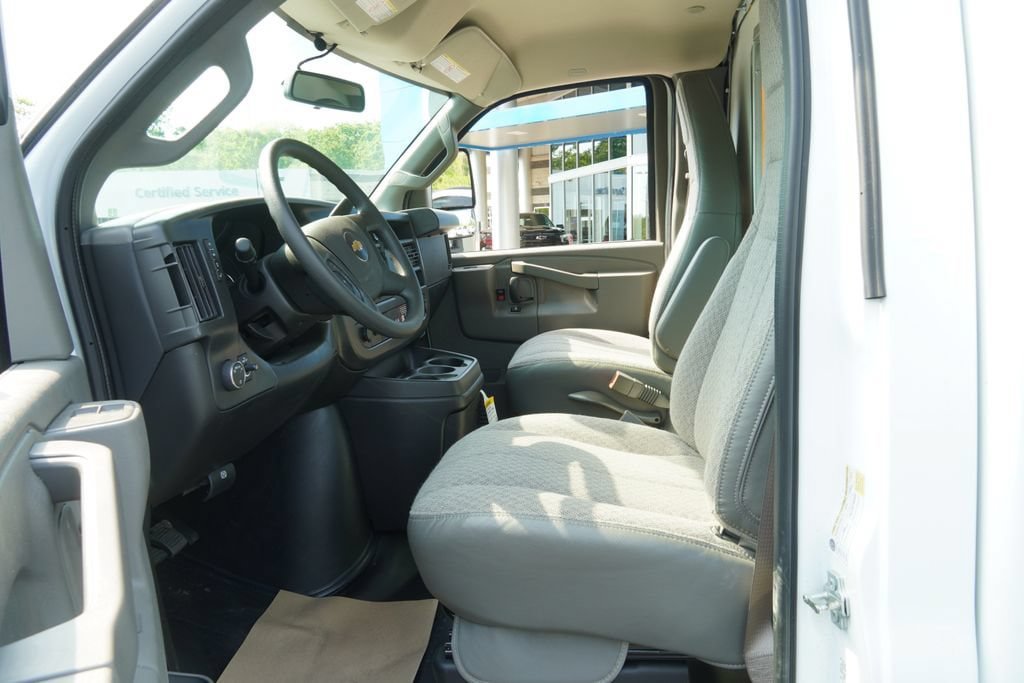 New 2026 Chevrolet Express 3500 w/ Power Convenience Package RWD image 4