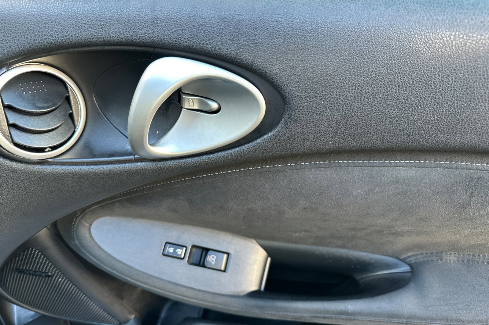 Used 2014 Nissan 370Z Touring w/ Sport Package image 20