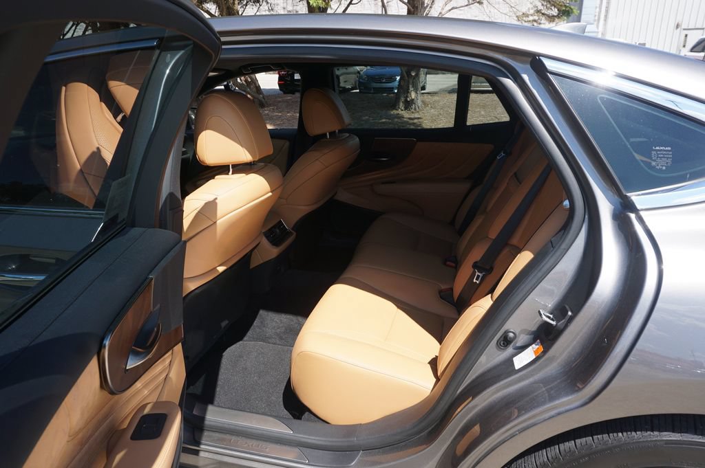 Used 2024 Lexus LS 500 RWD image 14