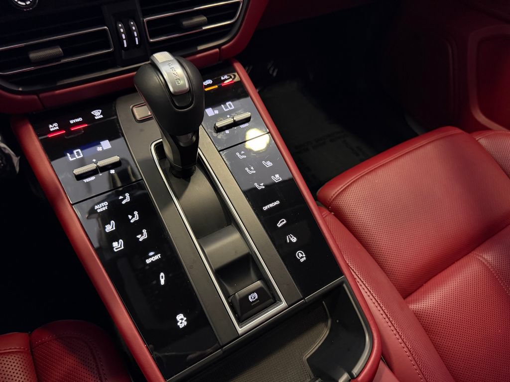 Certified 2023 Porsche Macan S AWD/4WD image 19
