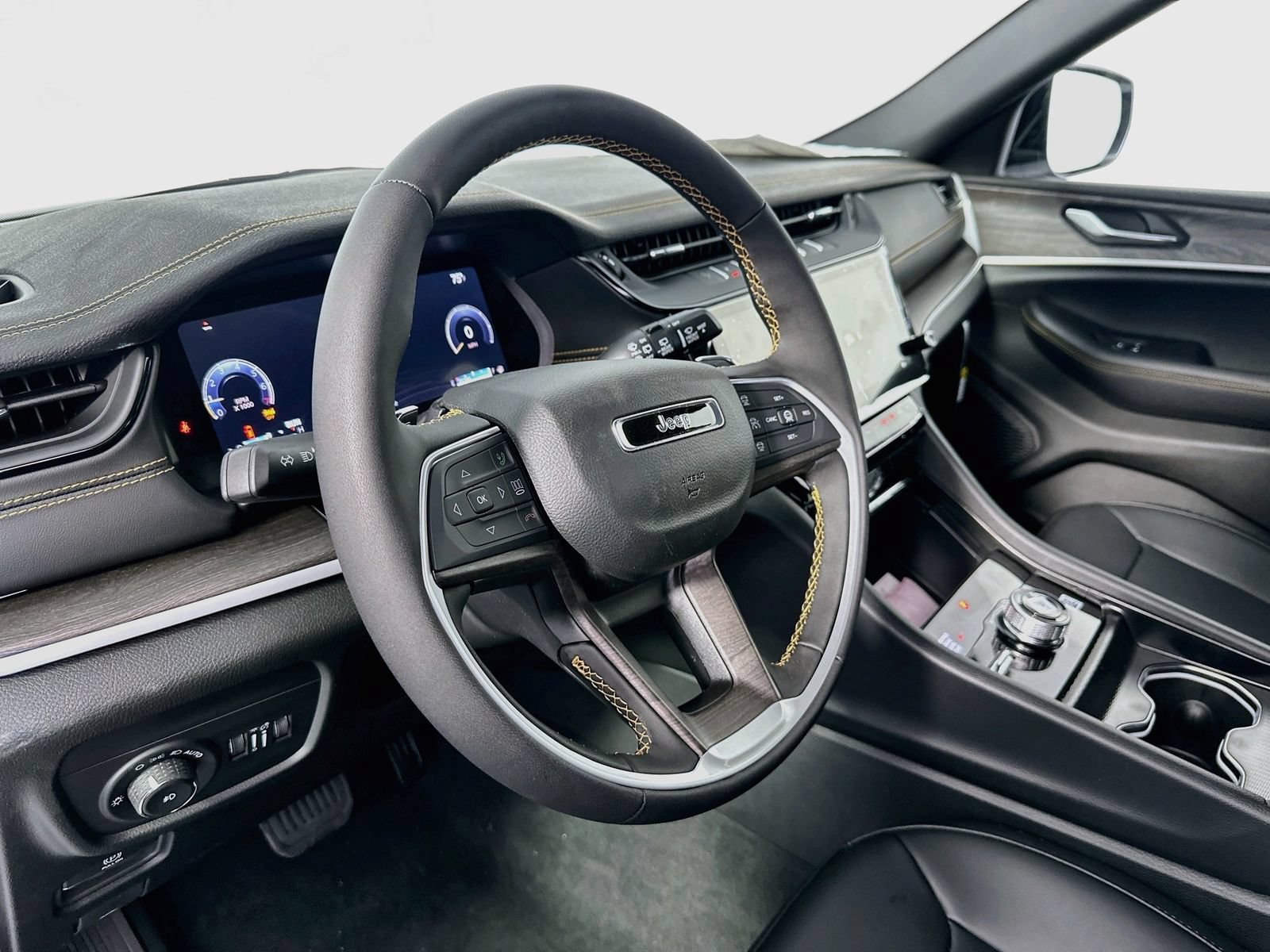 New 2026 Jeep Grand Cherokee L Limited AWD/4WD image 9