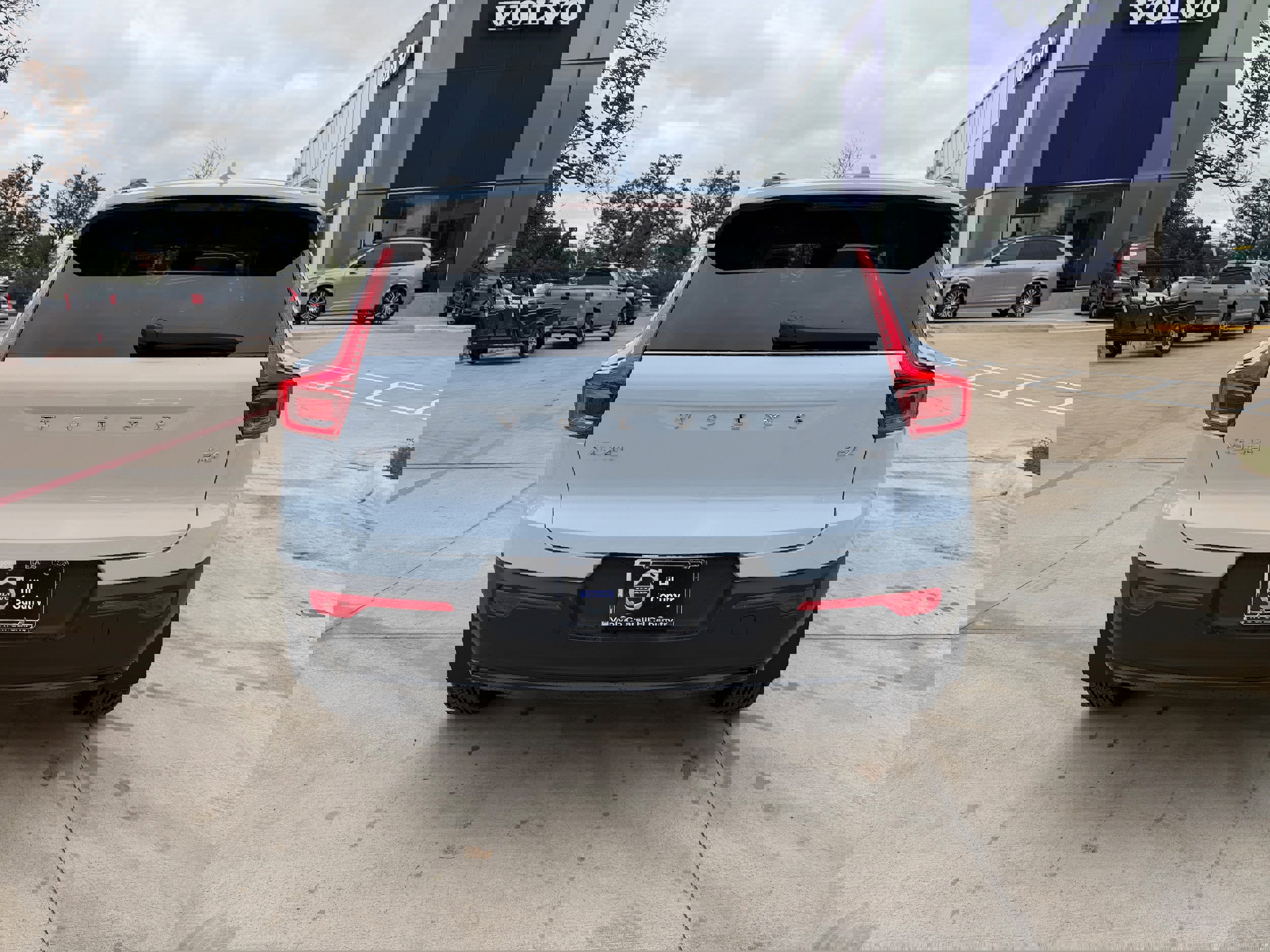 New 2026 Volvo XC40 B4 Plus w/ Protection Package Premier FWD image 5