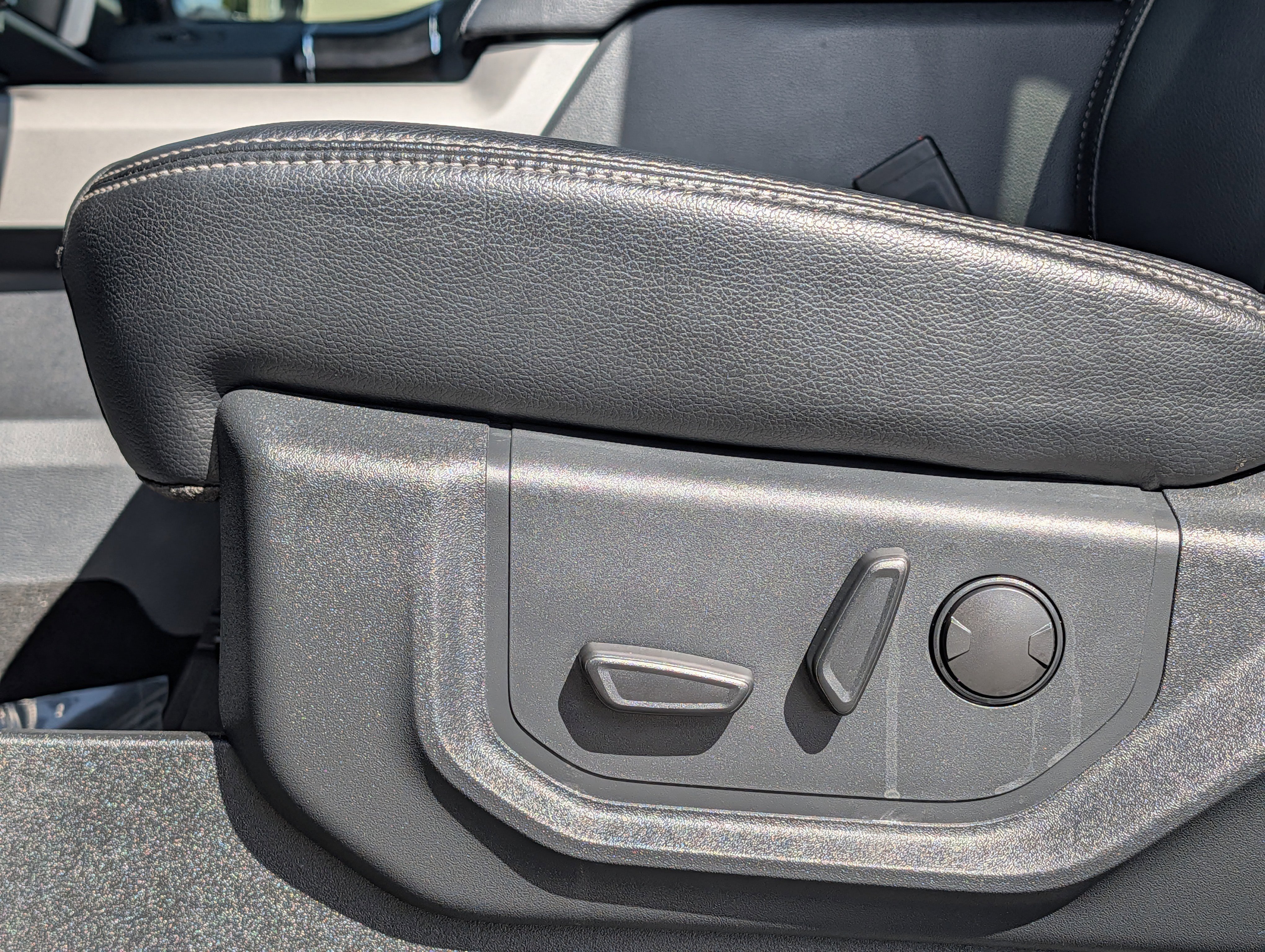 Used 2022 Ford F250 Lariat w/ Tremor Off-Road Package image 23