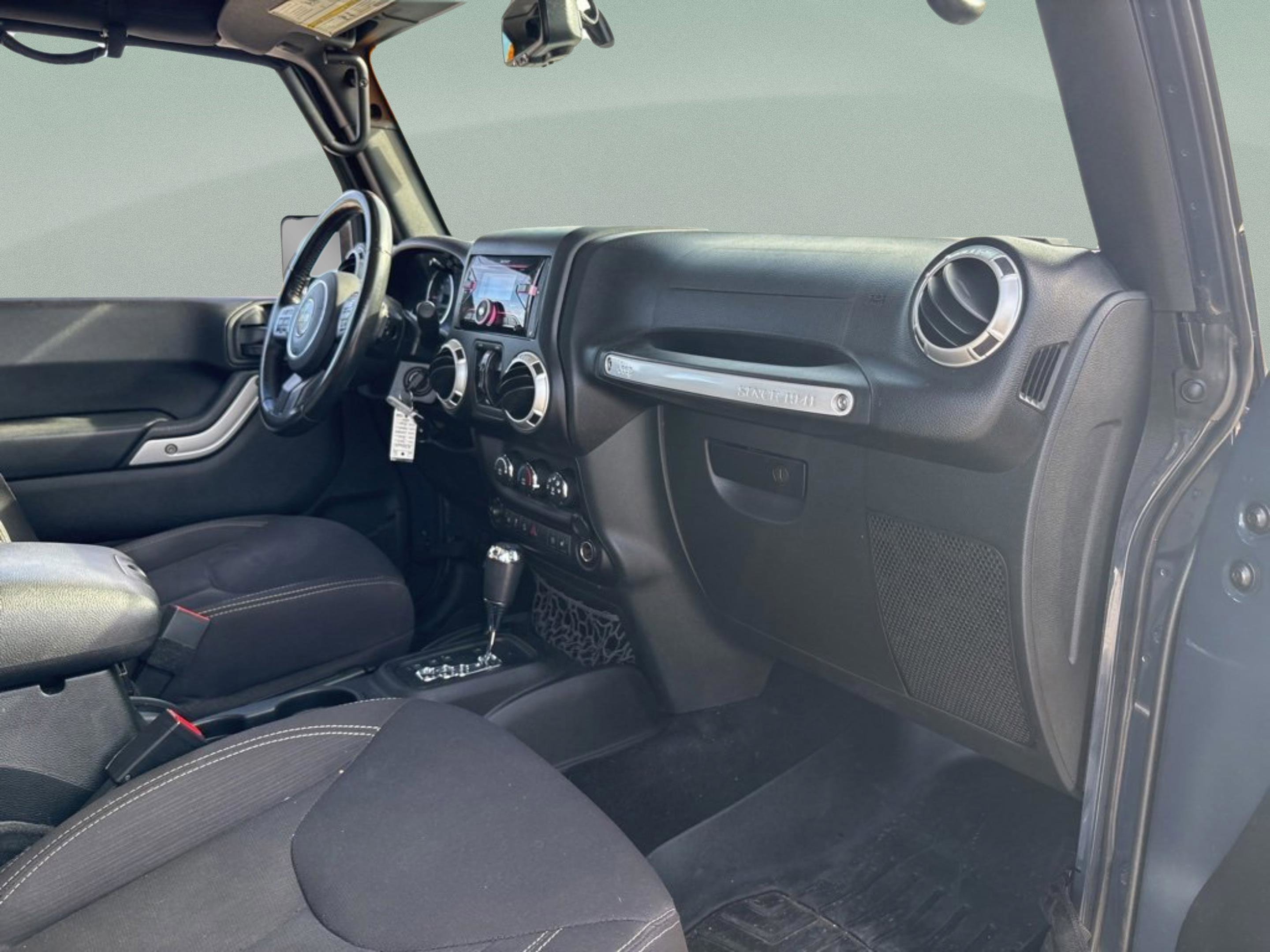 Used 2017 Jeep Wrangler Unlimited Sahara w/ Connectivity Group image 32