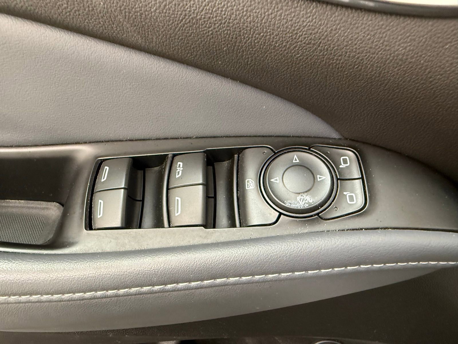 Used 2024 Buick Enclave Essence w/ Technology Package image 11