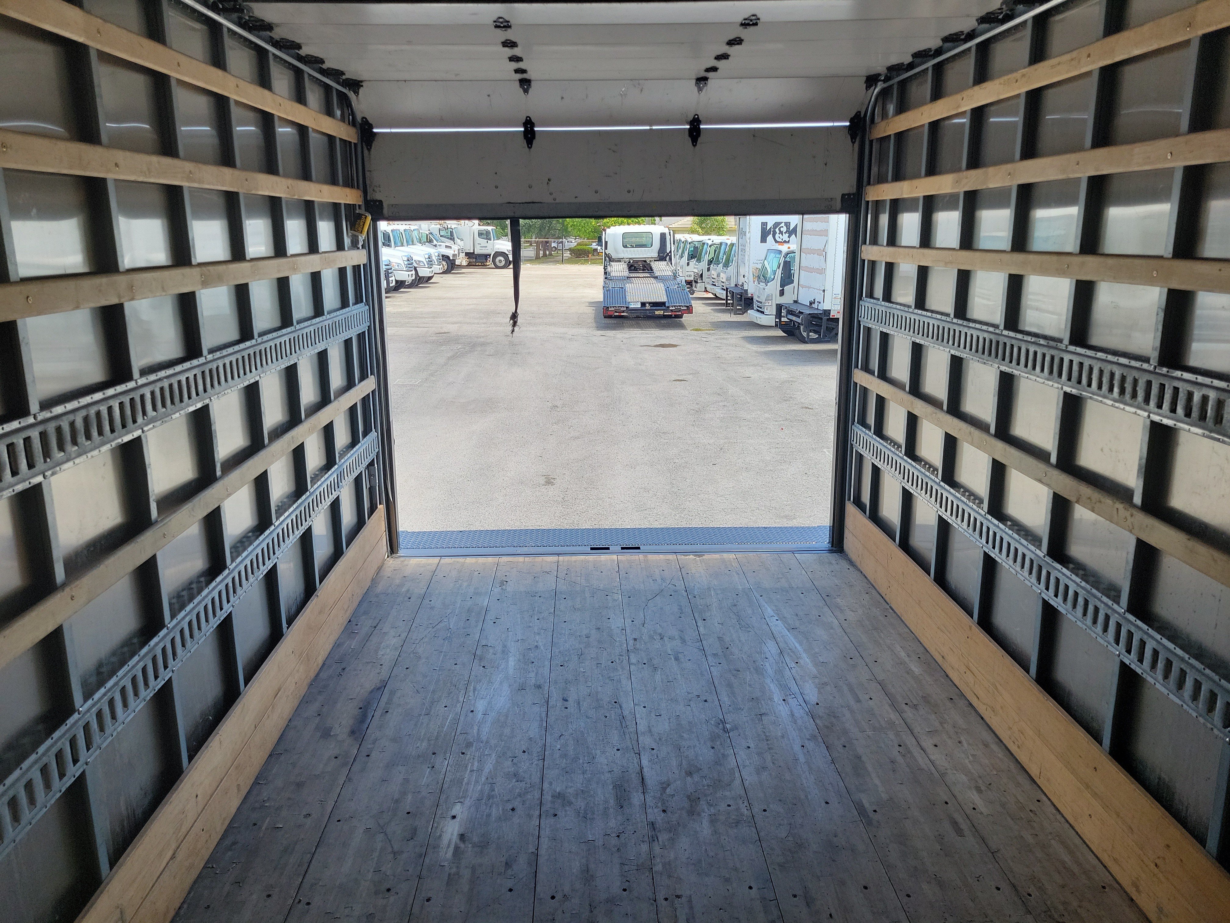 Used 2024 Isuzu NPR RWD image 18