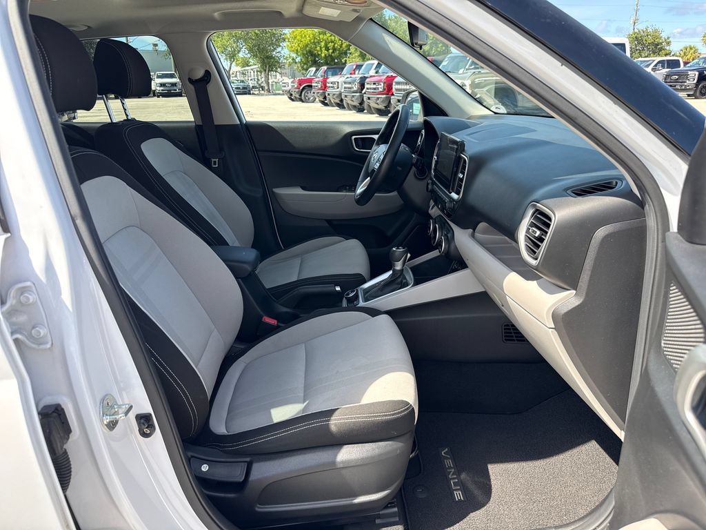 Used 2020 Hyundai Venue SEL w/ Convenience + Premium Package FWD image 25