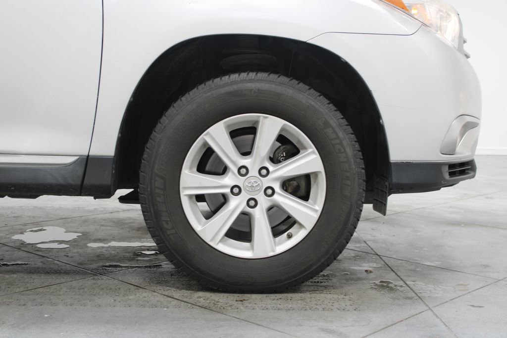 Used 2012 Toyota Highlander SE image 12