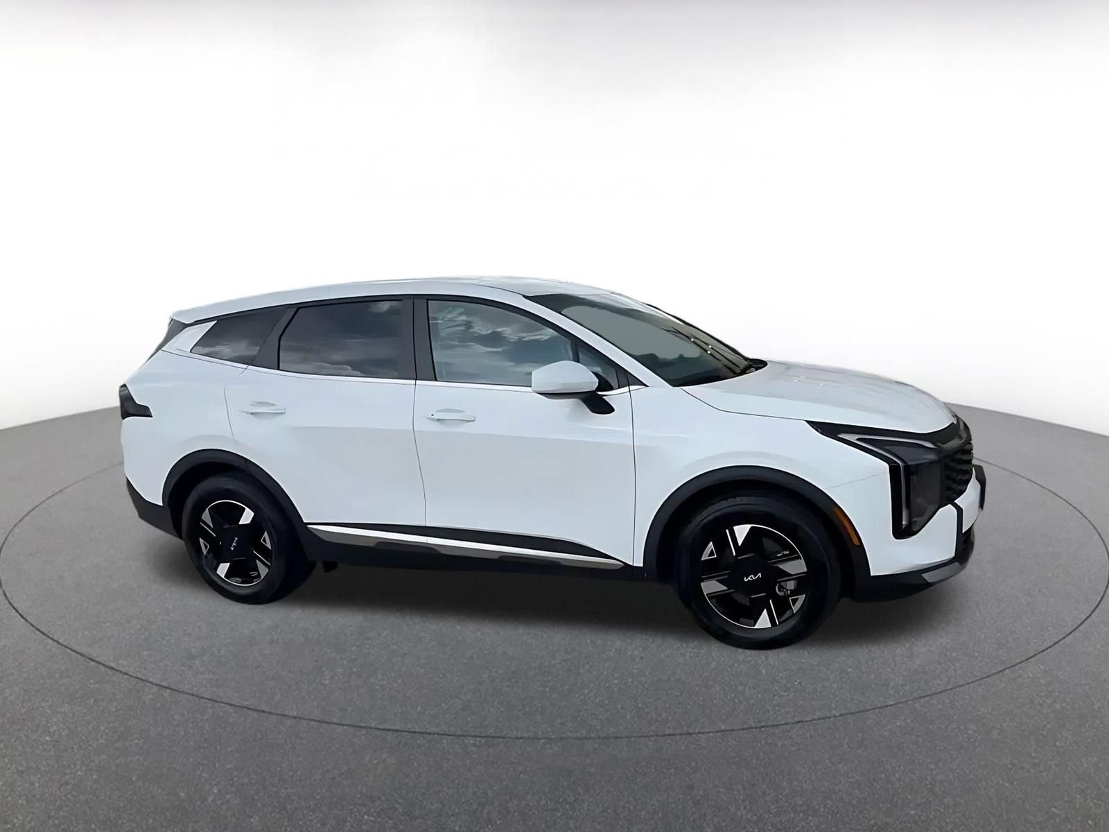 Used 2026 Kia Sportage LX FWD image 2
